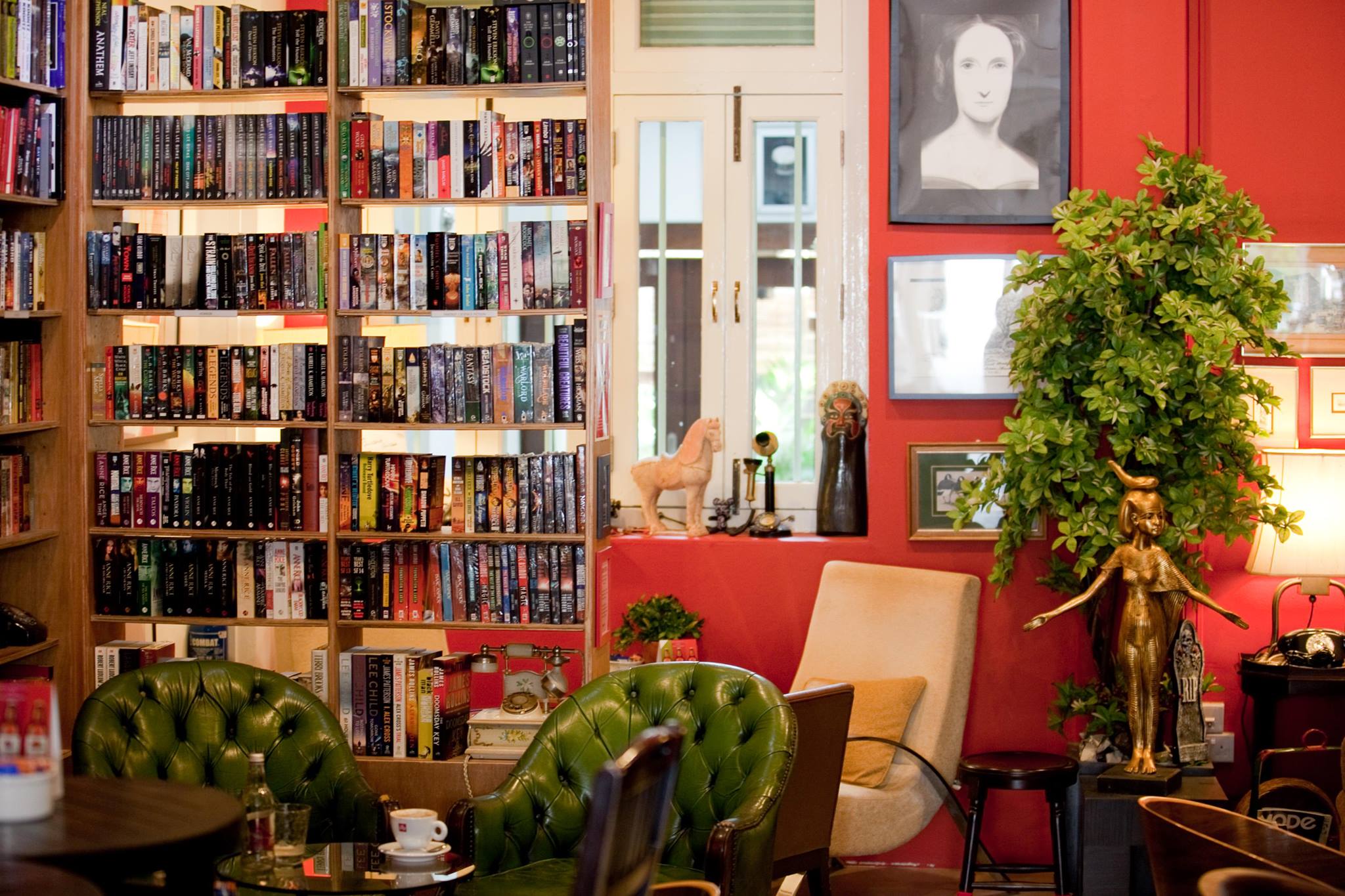 The Reading Room, Cafe/Bar With Books - Metropolitant.