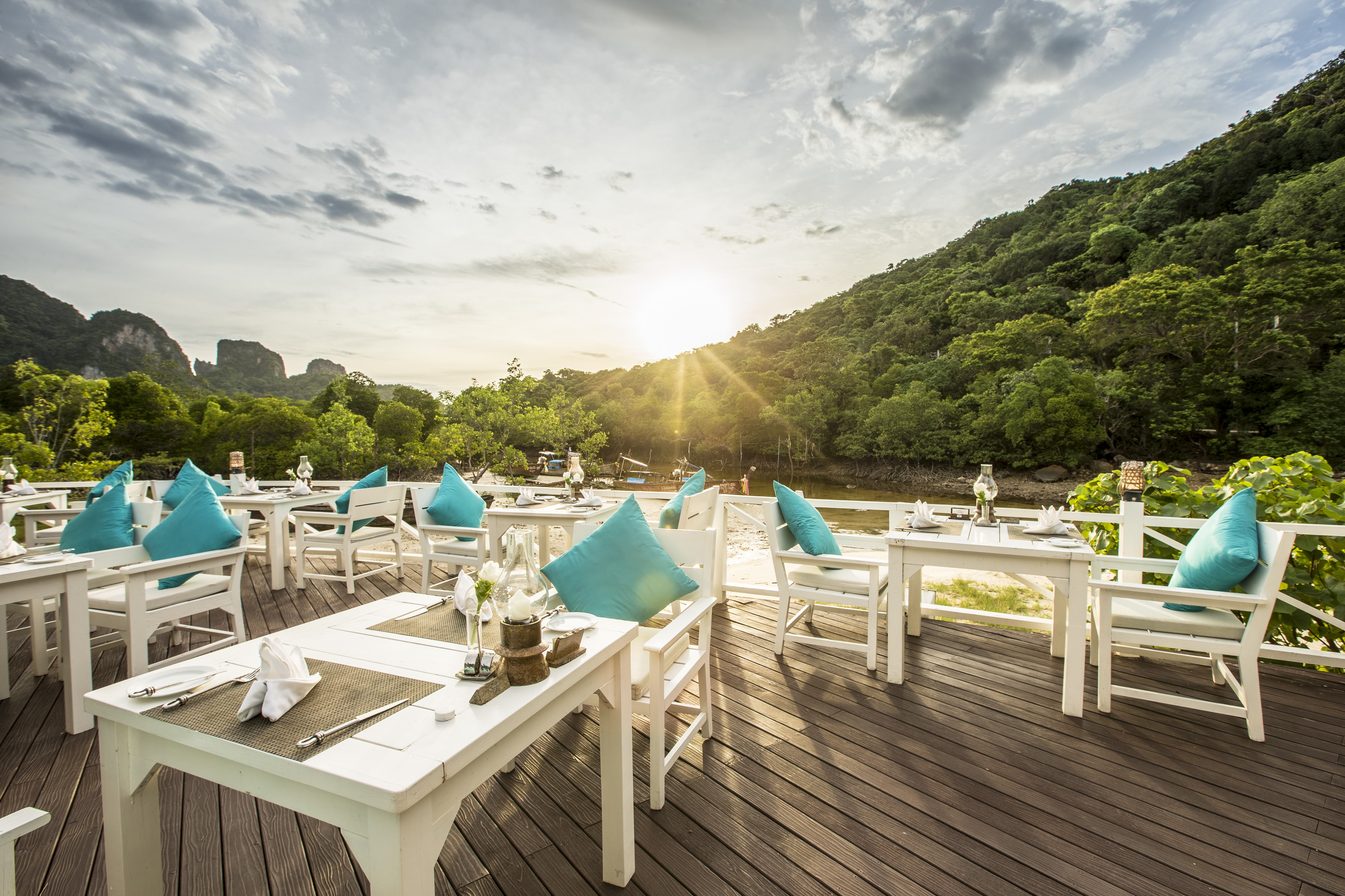 Phi Phi Island Village Beach Resort – All-Inclusive F&B Experience With All-Day Free-Flow