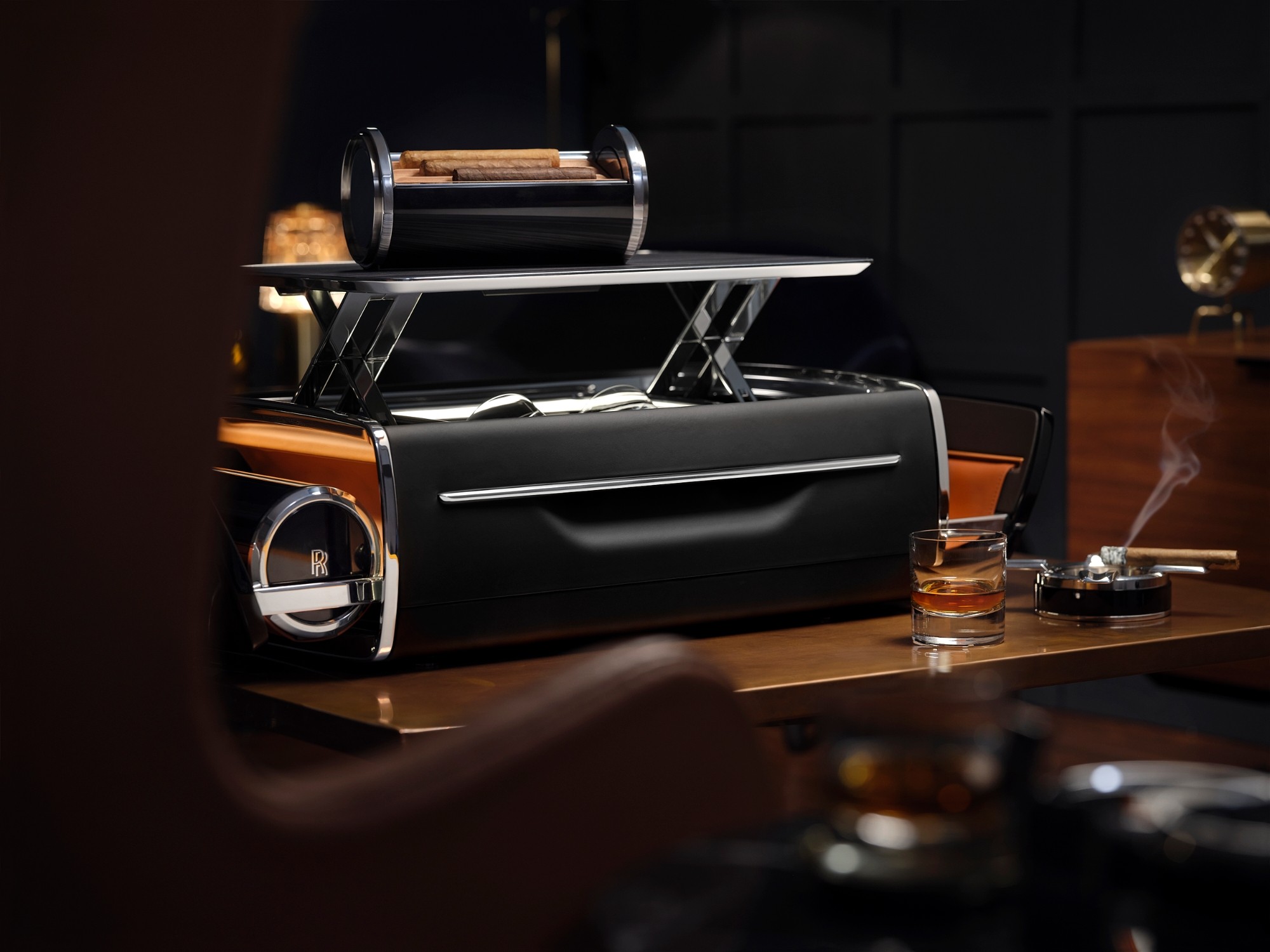 THE ROLLS-ROYCE CELLARETTE: A BESPOKE WHISKY AND CIGAR CHEST